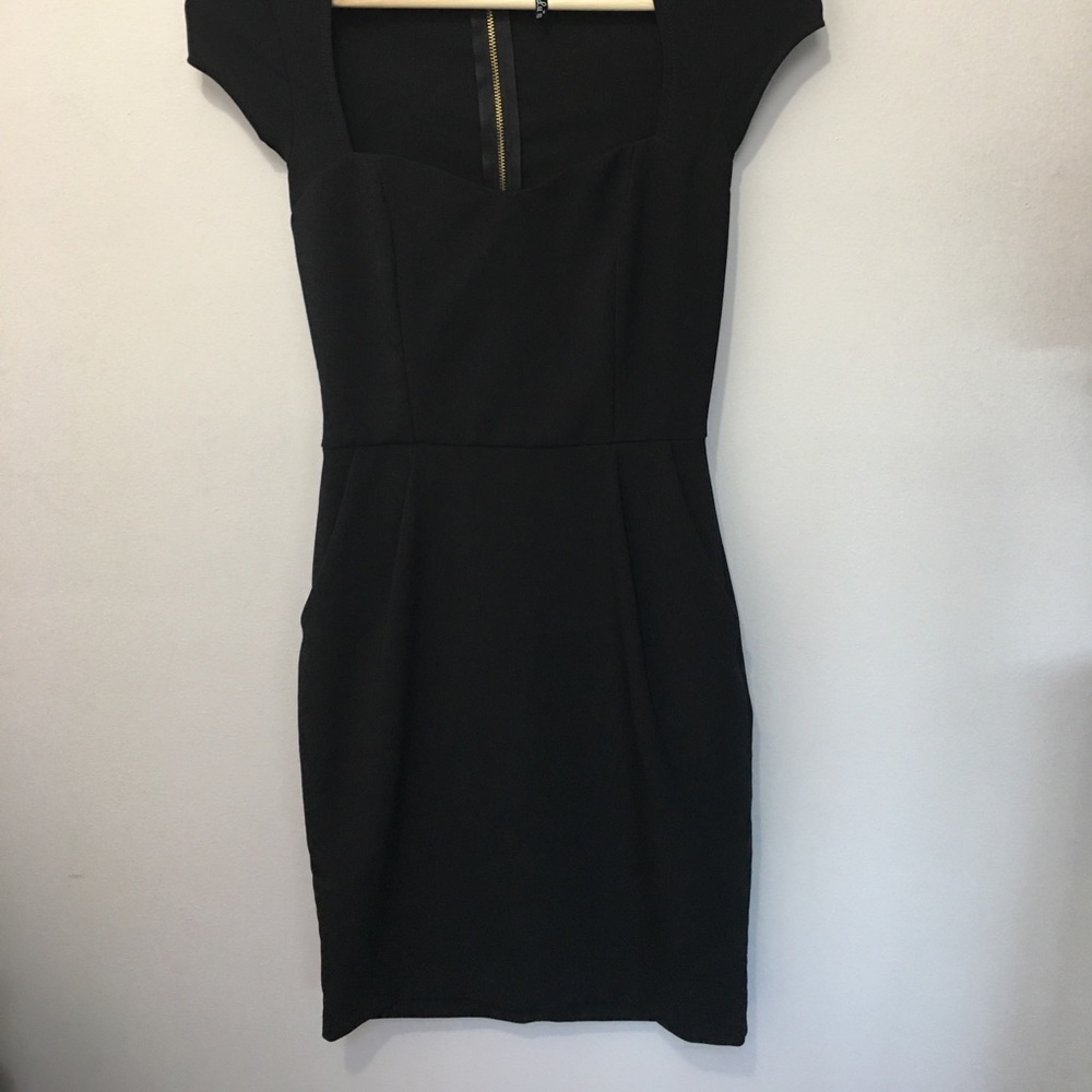 Lulu’s LBD - Picture 3 of 3